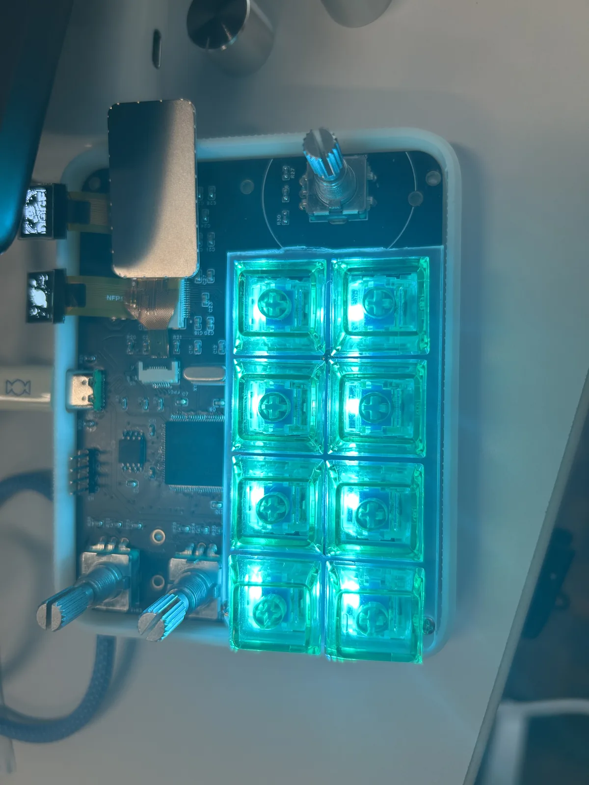 MultiPad opened to show its circuit board
